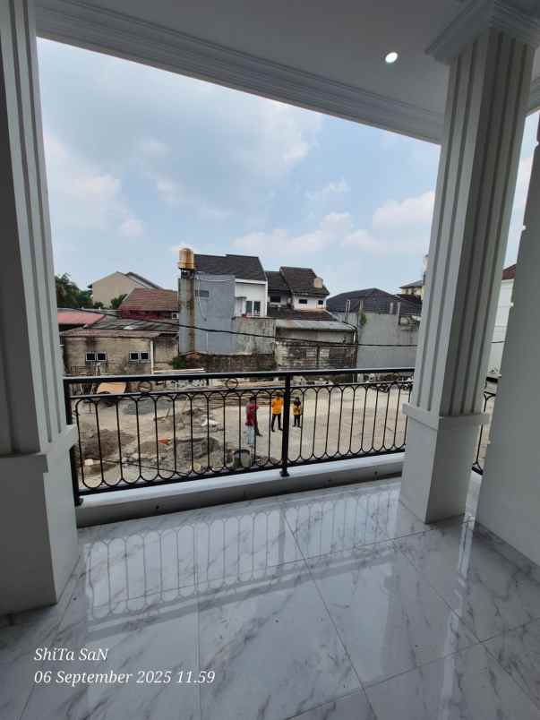 dijual rumah maharaja depok