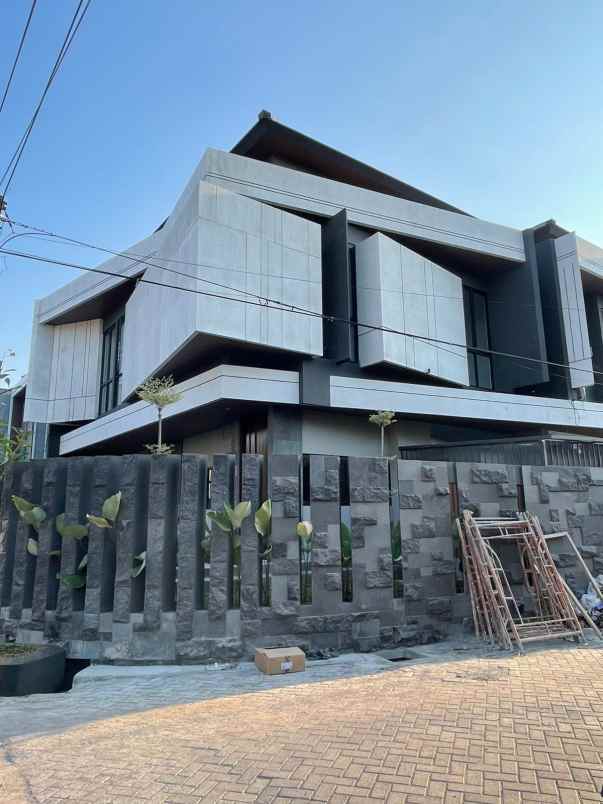 dijual rumah manyar indah