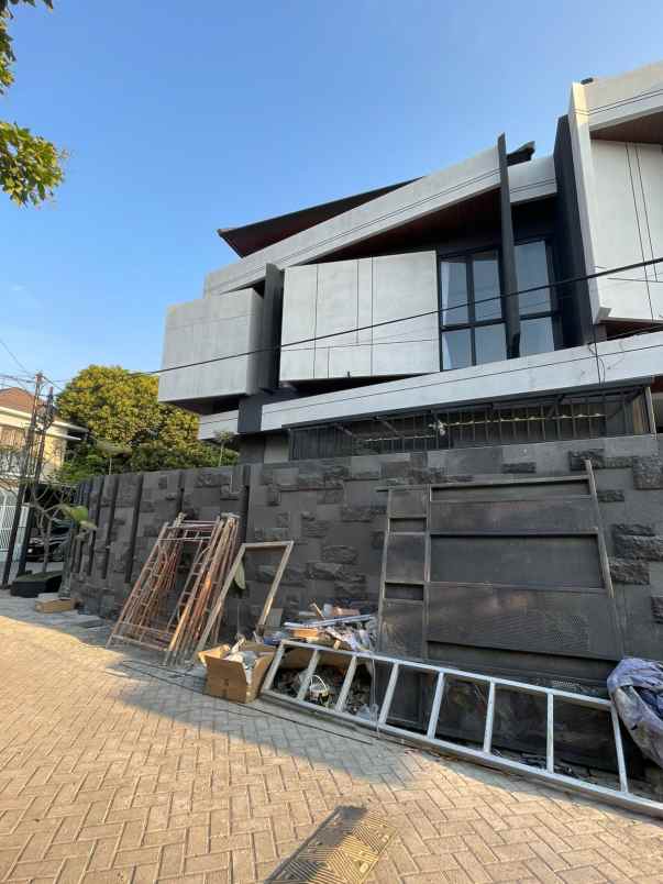 dijual rumah manyar indah