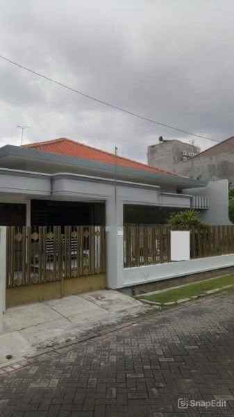 dijual rumah manyar tompotika
