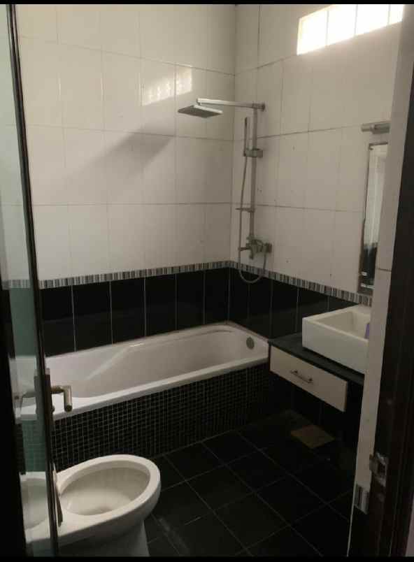 dijual rumah margahayu