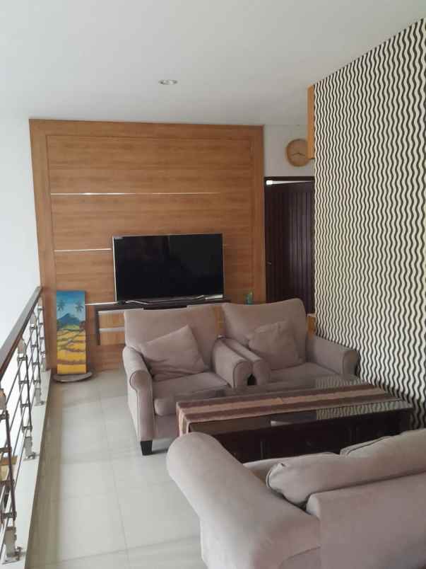dijual rumah margahayu barat
