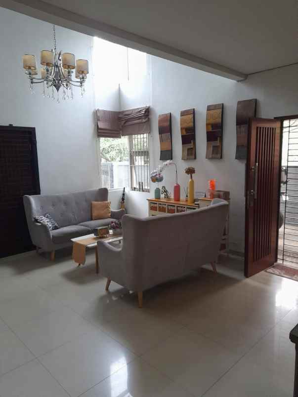 dijual rumah margahayu barat