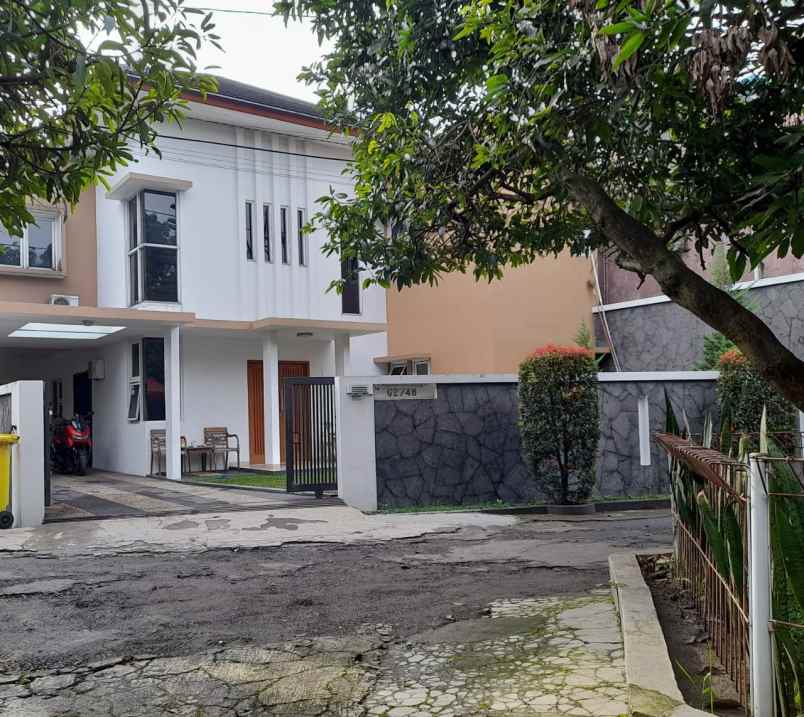 dijual rumah margahayu barat