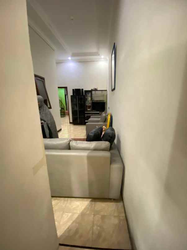 dijual rumah medokan