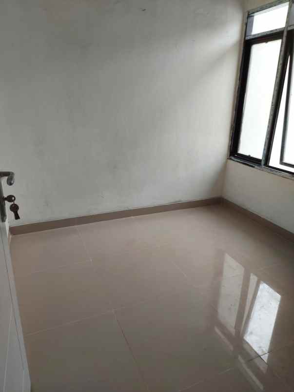dijual rumah meruyung limo depok