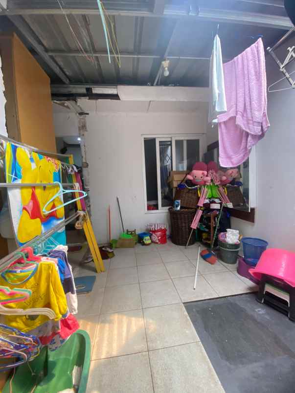 dijual rumah meruyung limo depok