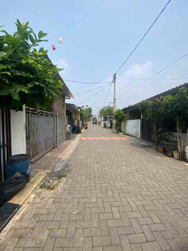 dijual rumah meruyung limo depok