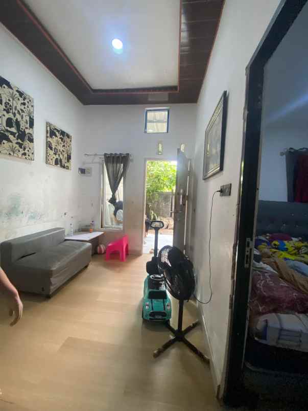 dijual rumah meruyung limo depok