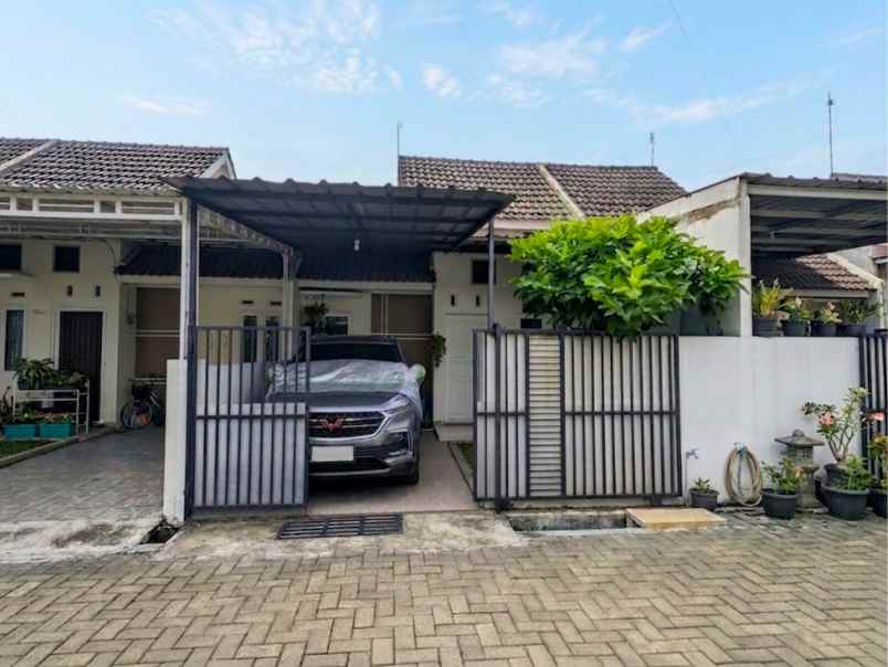 dijual rumah meruyung limo depok