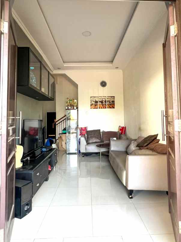dijual rumah metland menteng cakung