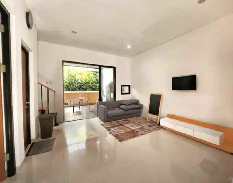 dijual rumah metland menteng cluster jura