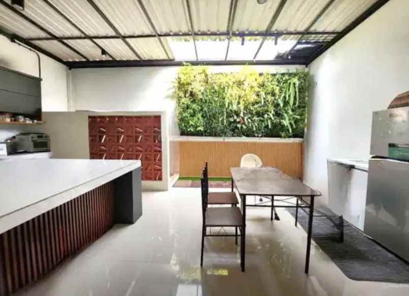 dijual rumah metland menteng cluster jura