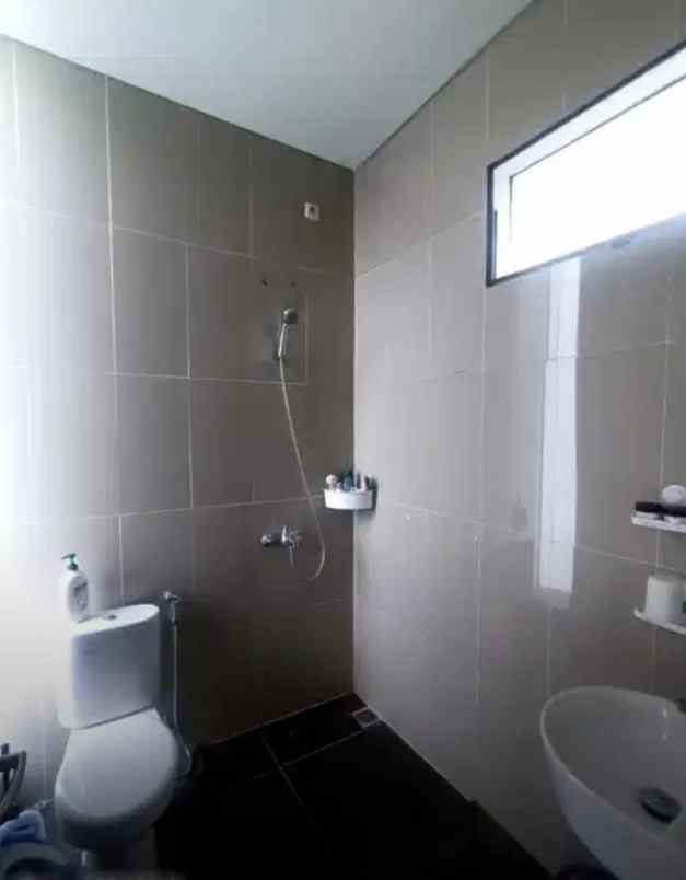 dijual rumah metland menteng cluster jura