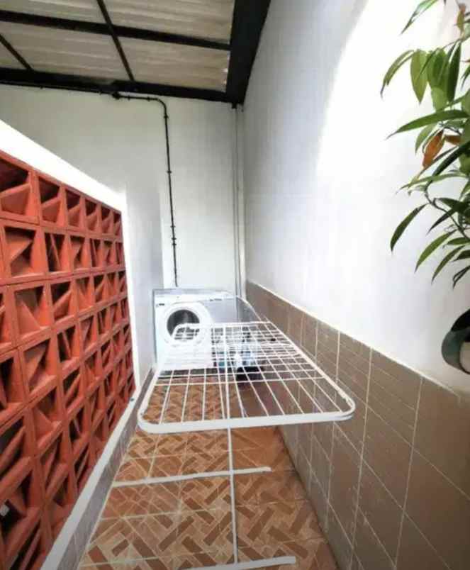 dijual rumah metland menteng cluster jura