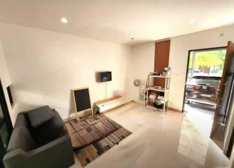 dijual rumah metland menteng cluster jura