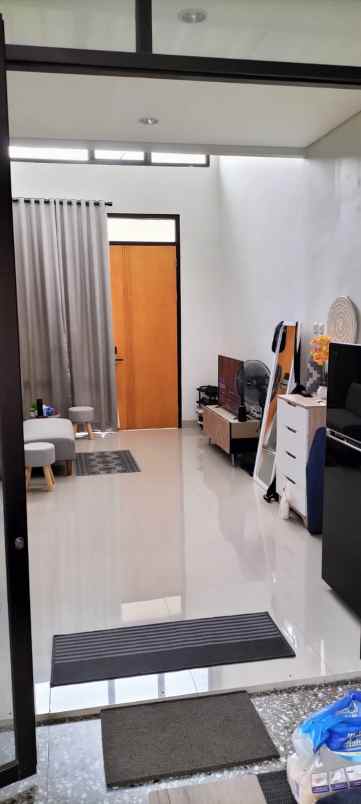dijual rumah metland transyogi