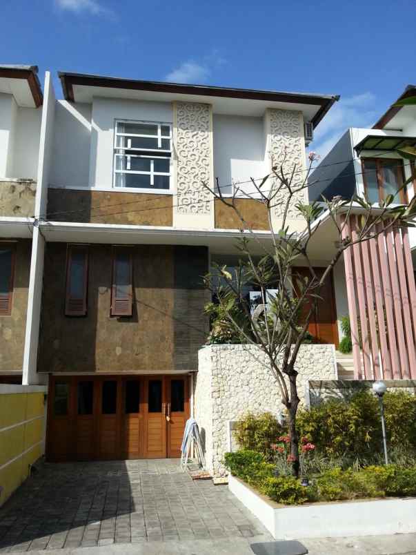 Rumah 3 Lantaifullfurnish Siap Huni Di Daerah Benoamumbul