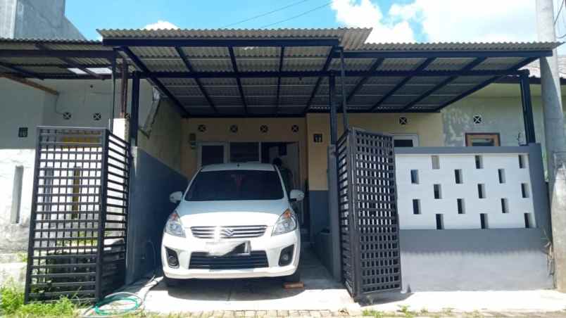 dijual rumah mungil dekat kampus unm 2 gribik