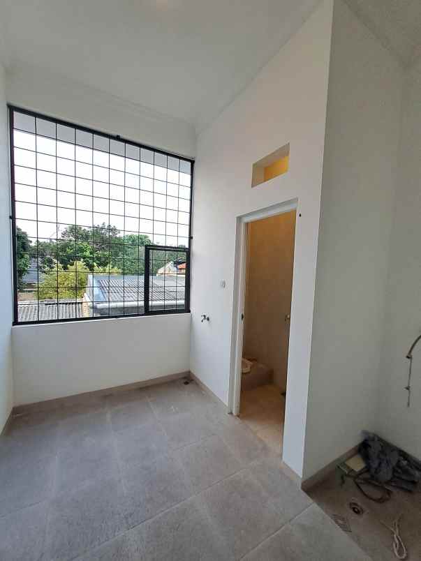 dijual rumah murah siap huni di jagakarsa