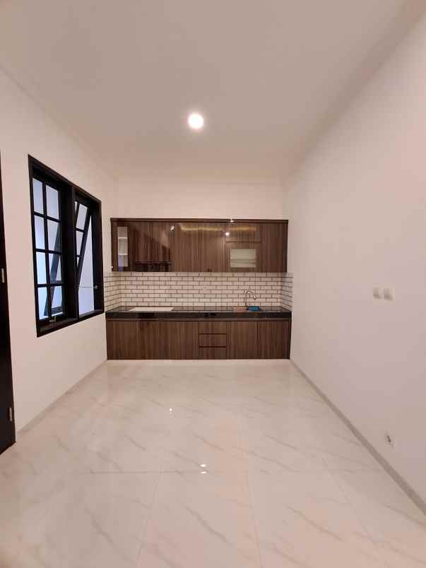 dijual rumah murah siap huni di jagakarsa