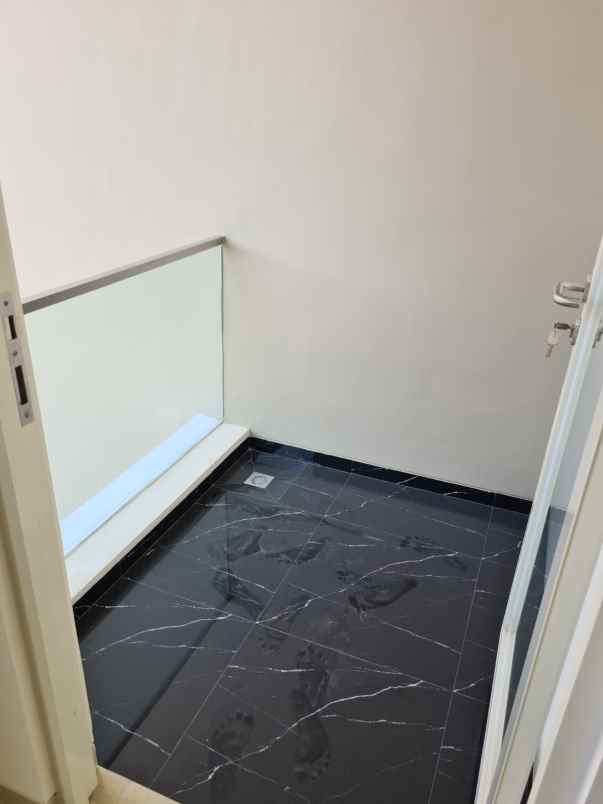 dijual rumah nginden