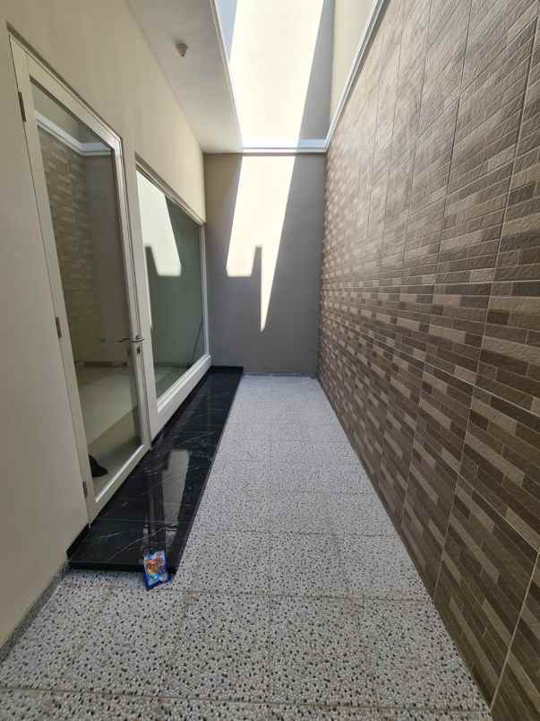 dijual rumah nginden