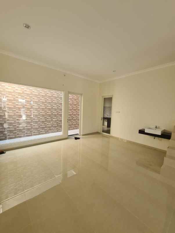 dijual rumah nginden