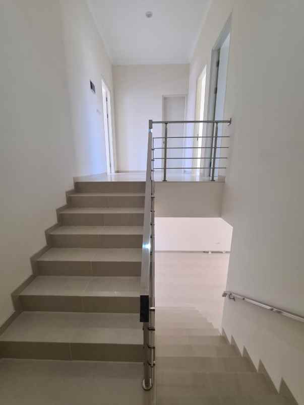 dijual rumah nginden