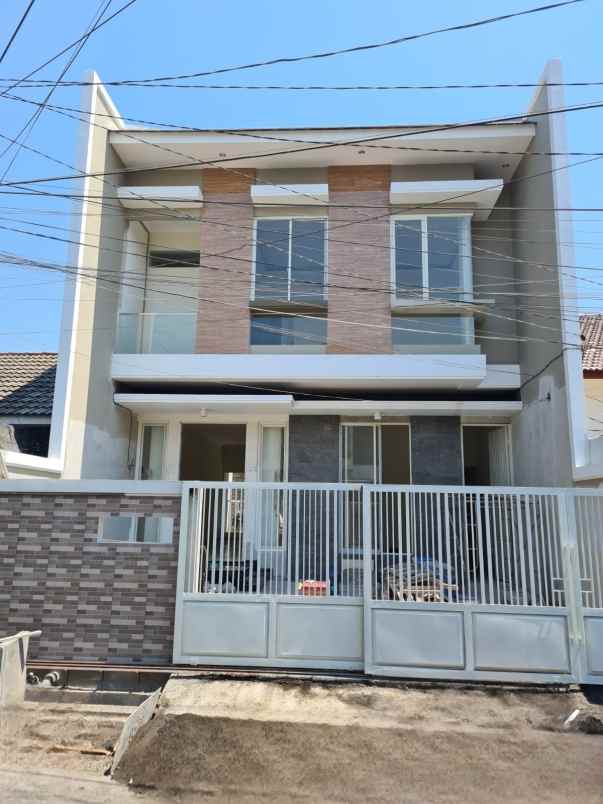 dijual rumah nginden
