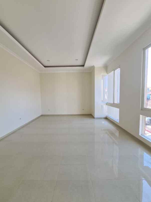 dijual rumah nginden