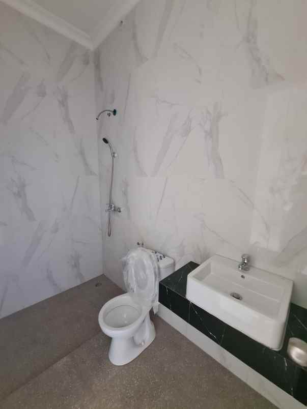 dijual rumah nginden
