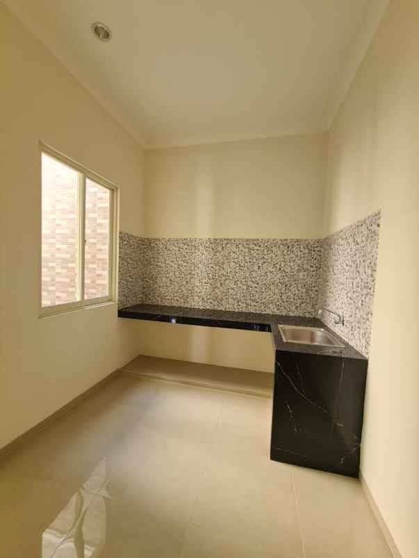dijual rumah nginden