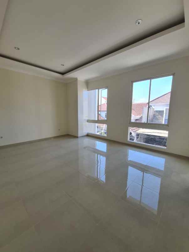 dijual rumah nginden