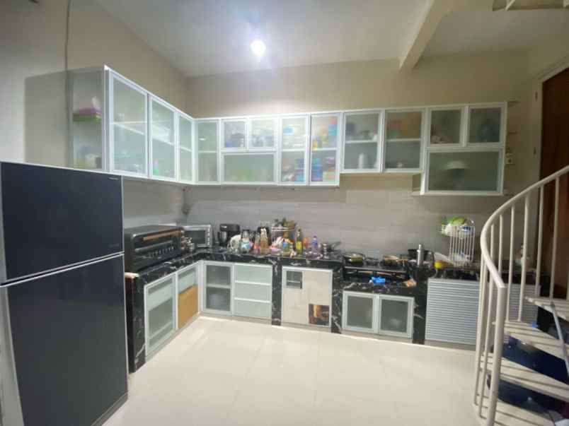 dijual rumah pakuwon city eastcoast park full bangunan