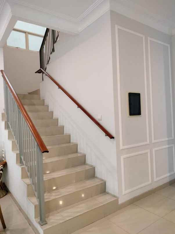 dijual rumah pakuwon indah the mansion