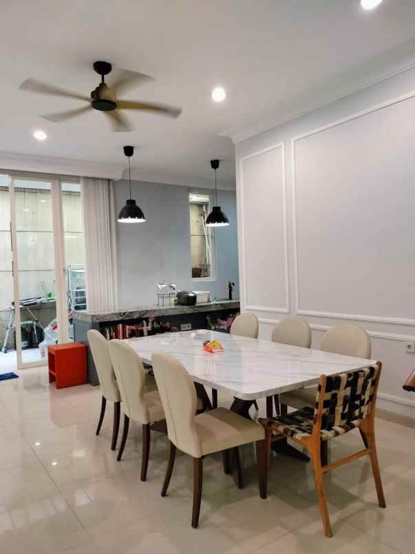 dijual rumah pakuwon indah the mansion