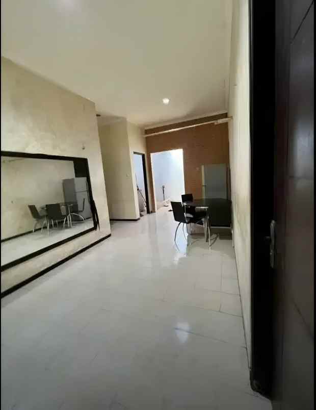 dijual rumah palm spring jambangan