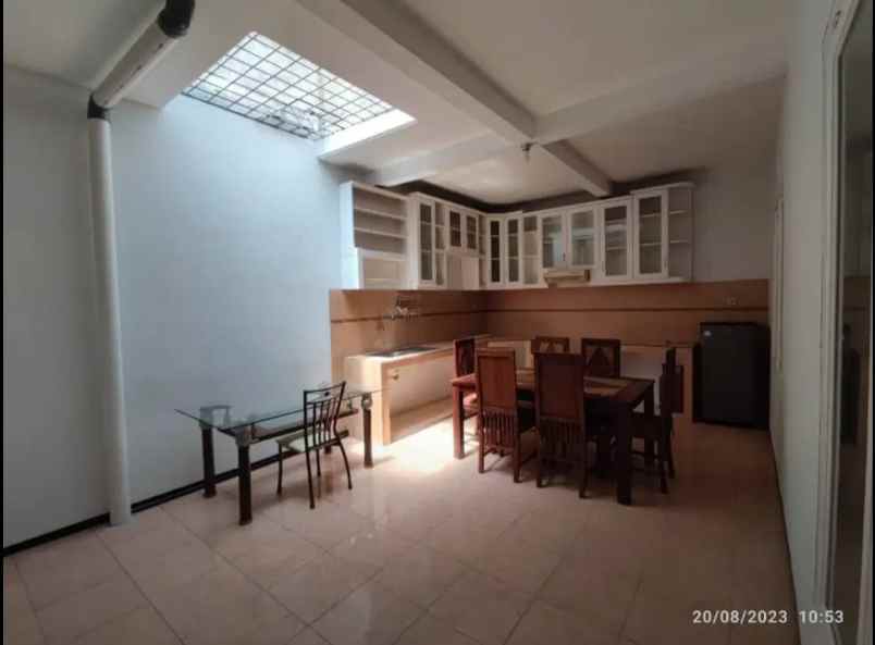dijual rumah palm spring jambangan surabaya