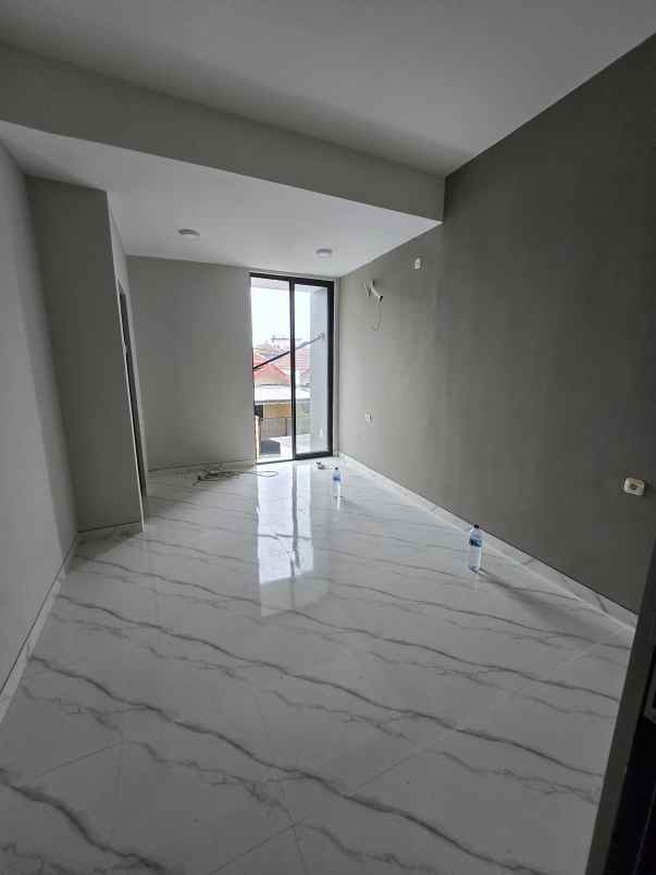 dijual rumah pantai mentari