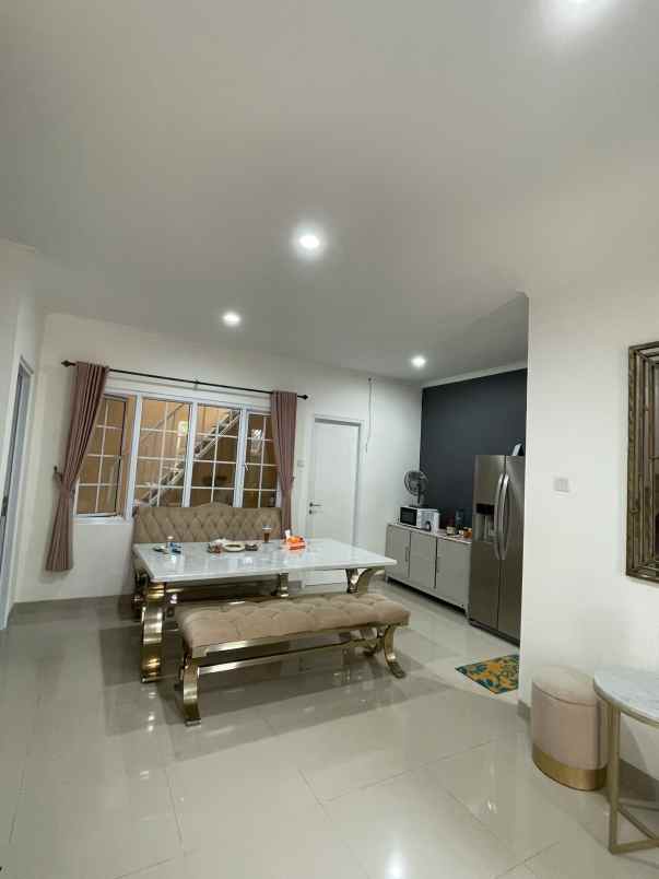 dijual rumah paramount village