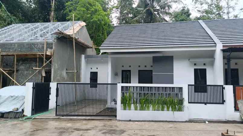 dijual rumah pasar cebongan