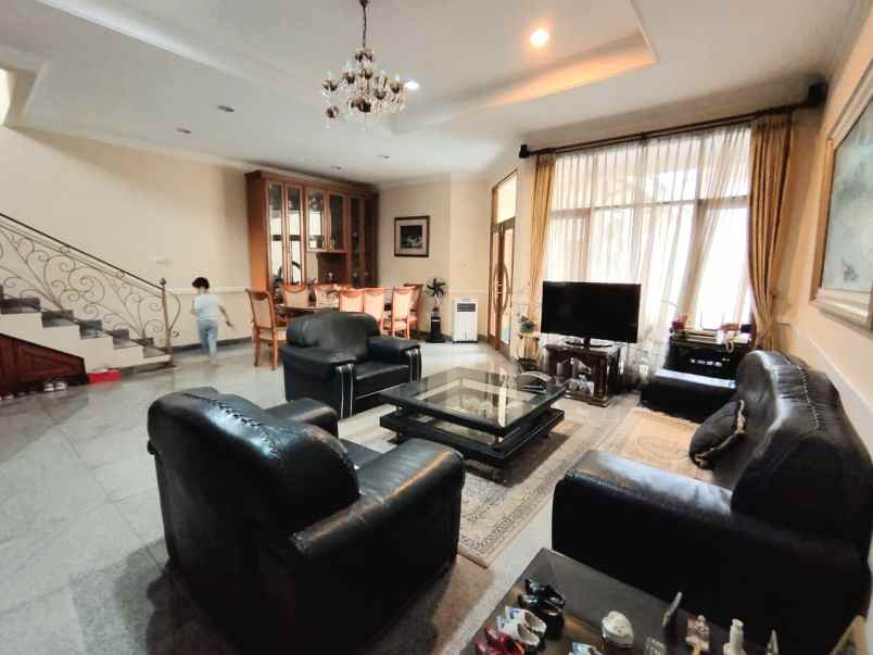 dijual rumah pejompongan baru