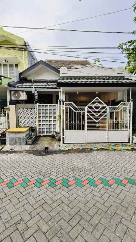 dijual rumah perum babatan pilang