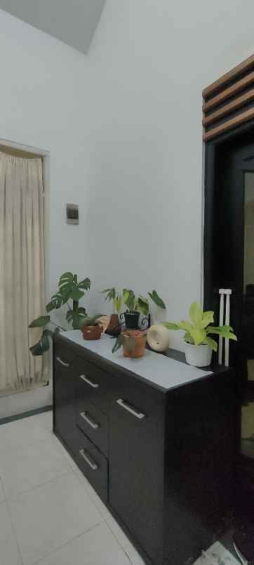 dijual rumah perum babatan pilang