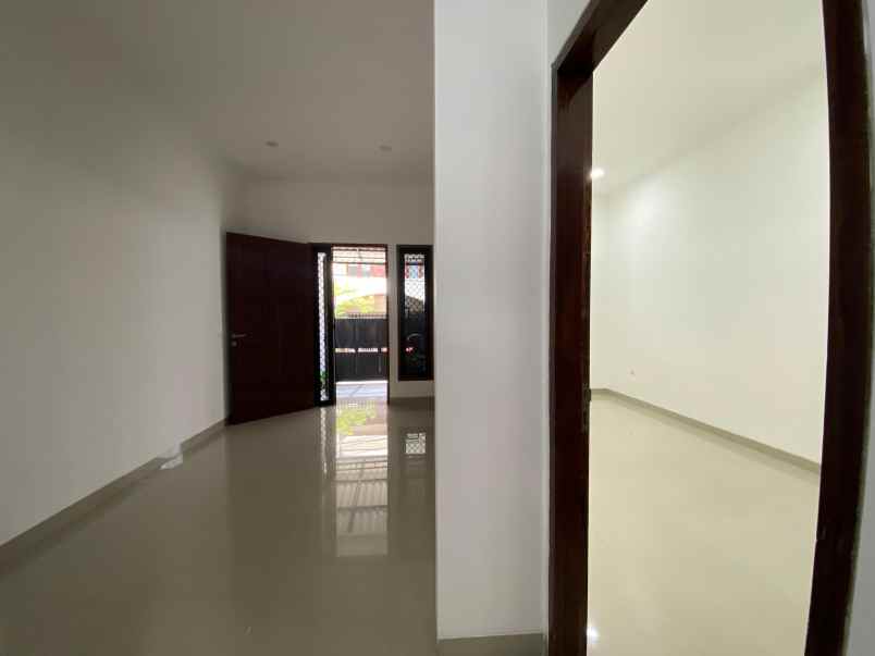 dijual rumah perum sunter graha pratama