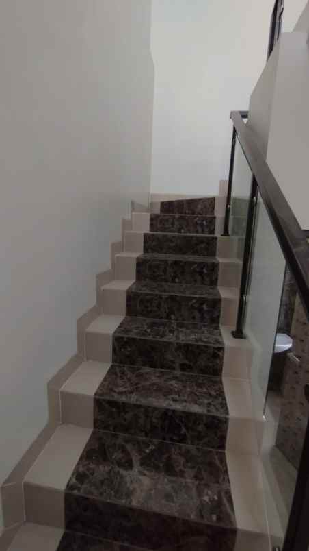 dijual rumah perumahan batu indah