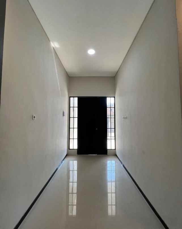 dijual rumah perumahan nirwana