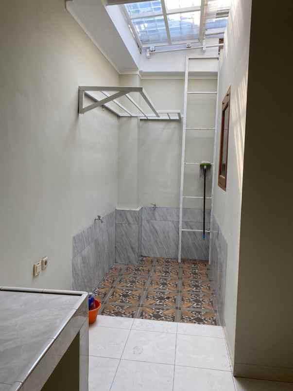 dijual rumah perumahan premier village