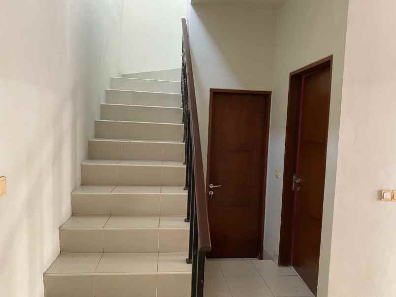 dijual rumah perumahan premier village